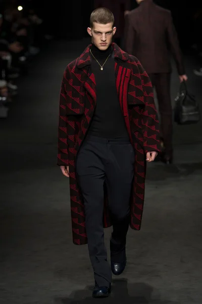 Look 3
